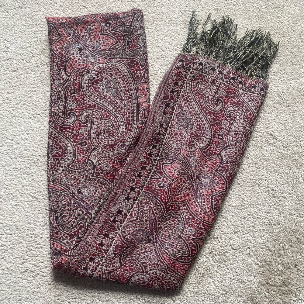 Elegant Paisley Scarf with Fringe